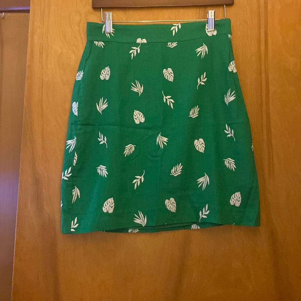 Ann Taylor green and white leaf skirt